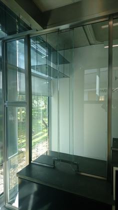 Secure meeting lobby 60