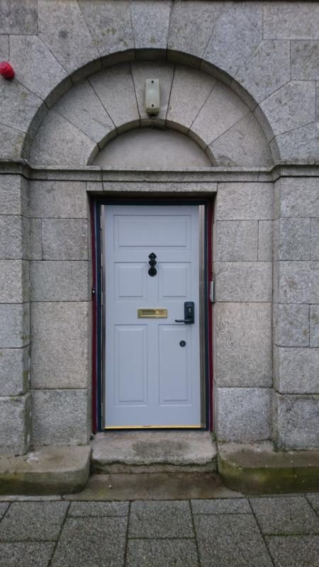 Secuirty doors with special architectural requirements 1