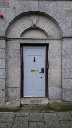 Secuirty doors with special architectural requirements 1